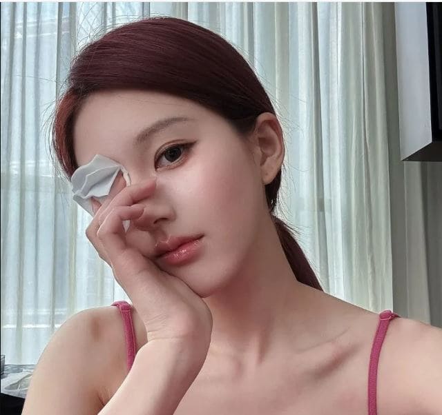 Bí quyết trang điểm môi căng mọng như Triệu Lộ Tư