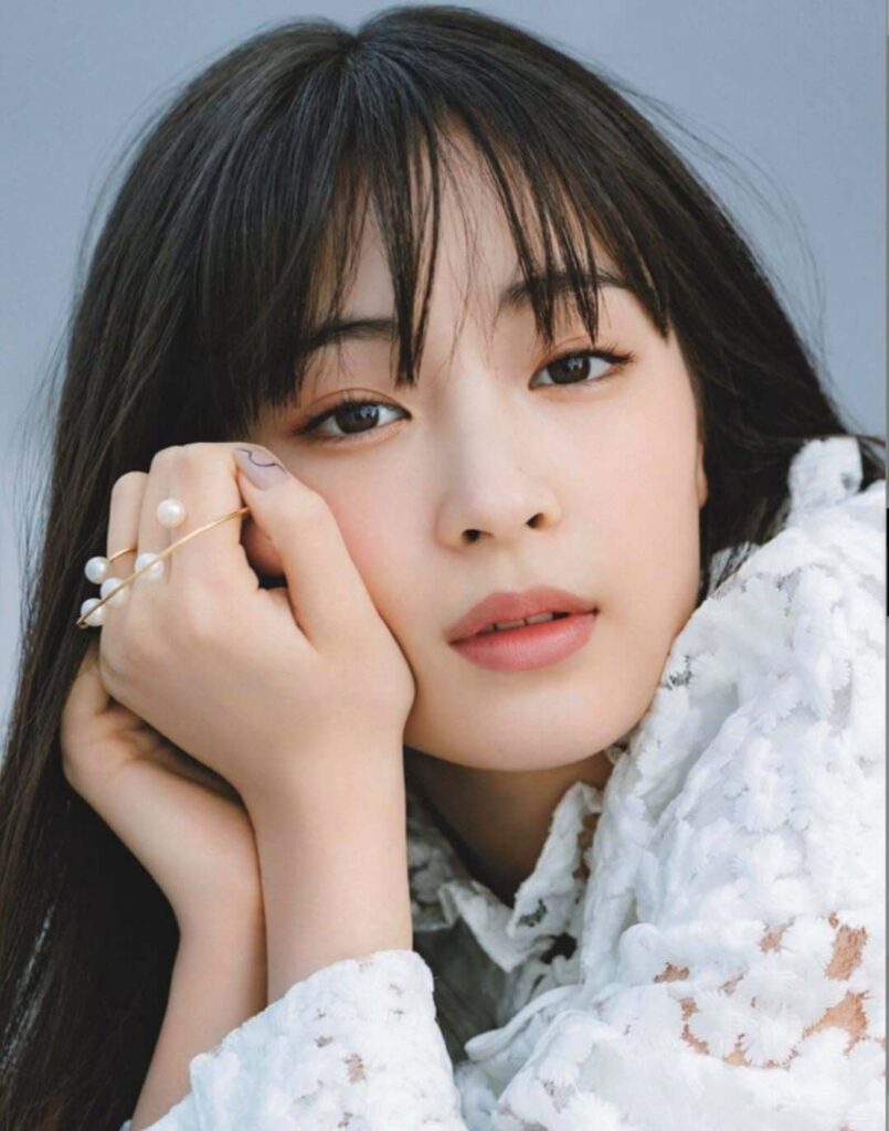 Nữ diễn viên Nhật Bản Hirose Suzu