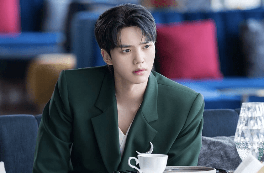 Diễn viên Song Kang