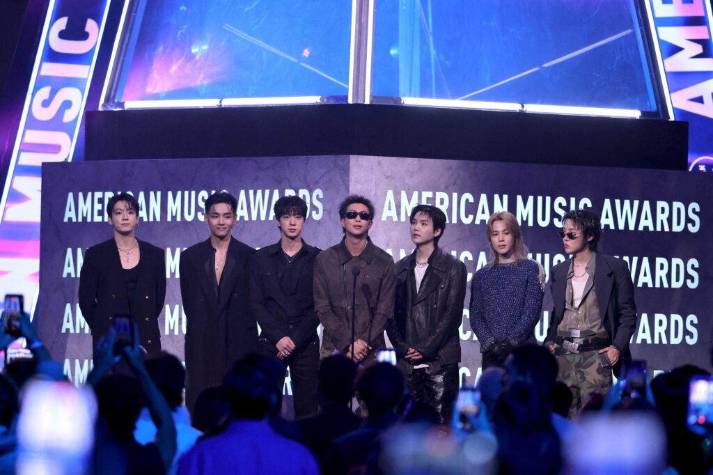 Đại chiến nảy lửa: BTS tại American Music Awards 2026 thắng giải “Song of the Summer”, đối đầu nghẹt thở với Taylor Swift
