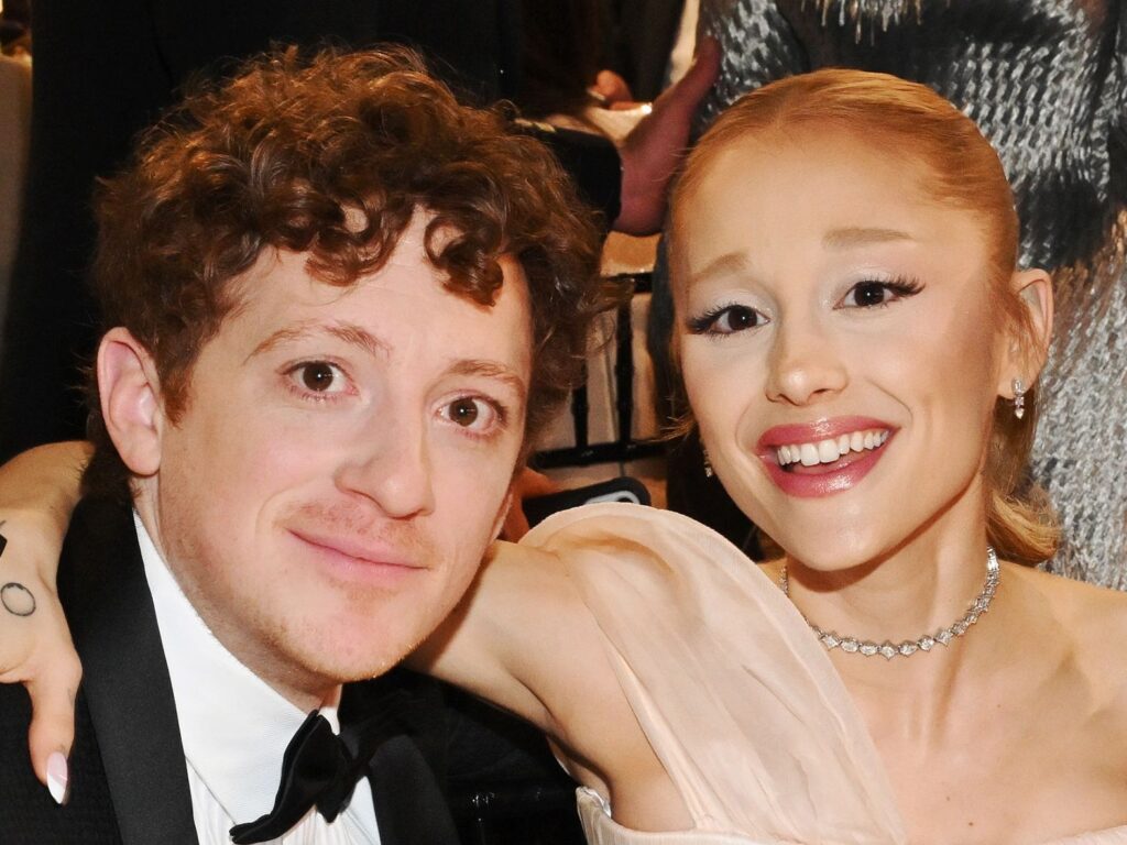 Ariana Grande và Ethan Slater chia tay sau 3 năm
