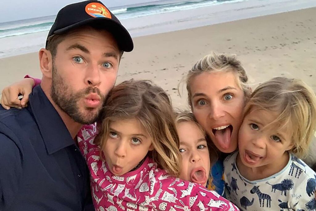 “Thần Sấm” Chris Hemsworth muối mặt vì cầm nhầm hộ chiếu của con Chris Hemsworth muối mặt vì cầm nhầm hộ chiếu của con