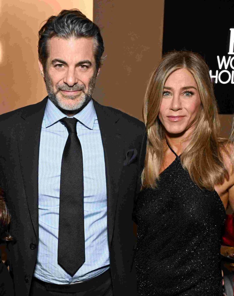 Jennifer Aniston và Jim Curtis