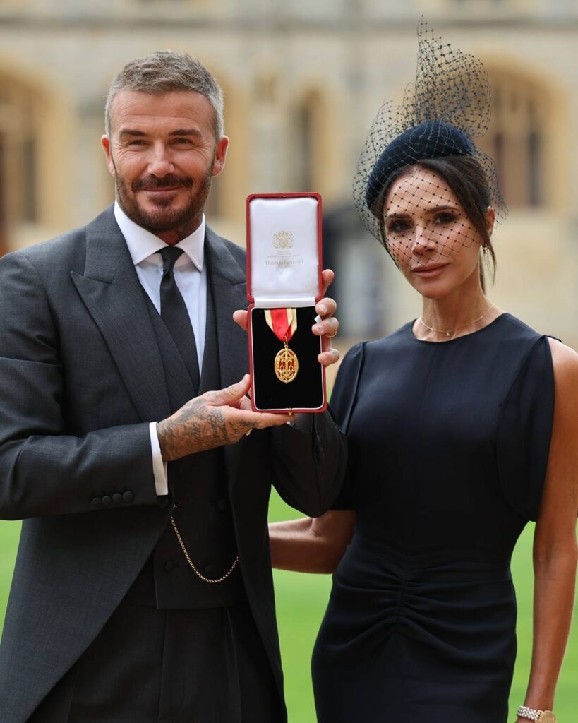 Vợ chồng Beckham bên ngoài Lâu đài Windsor